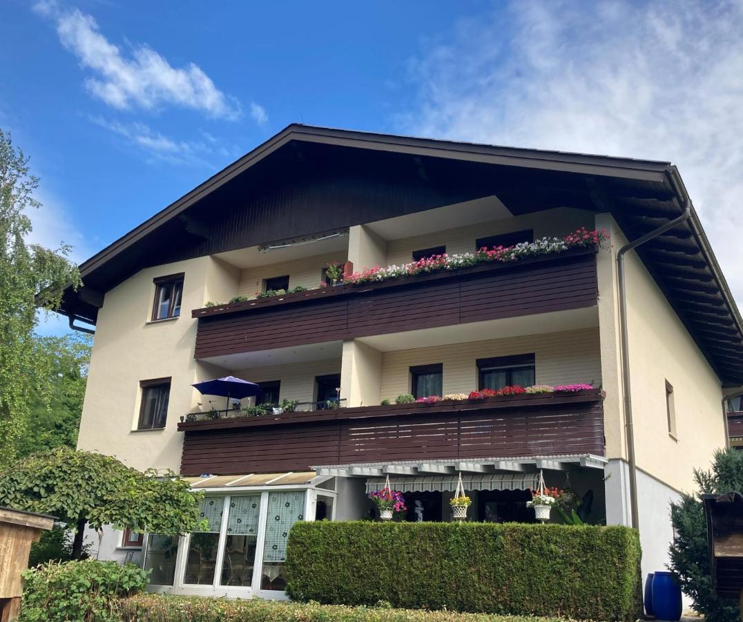 Ferienwohnung Mit Seeblick, Unterach Am Attersse ウンターアッハ・アム・アターゼー エクステリア 写真